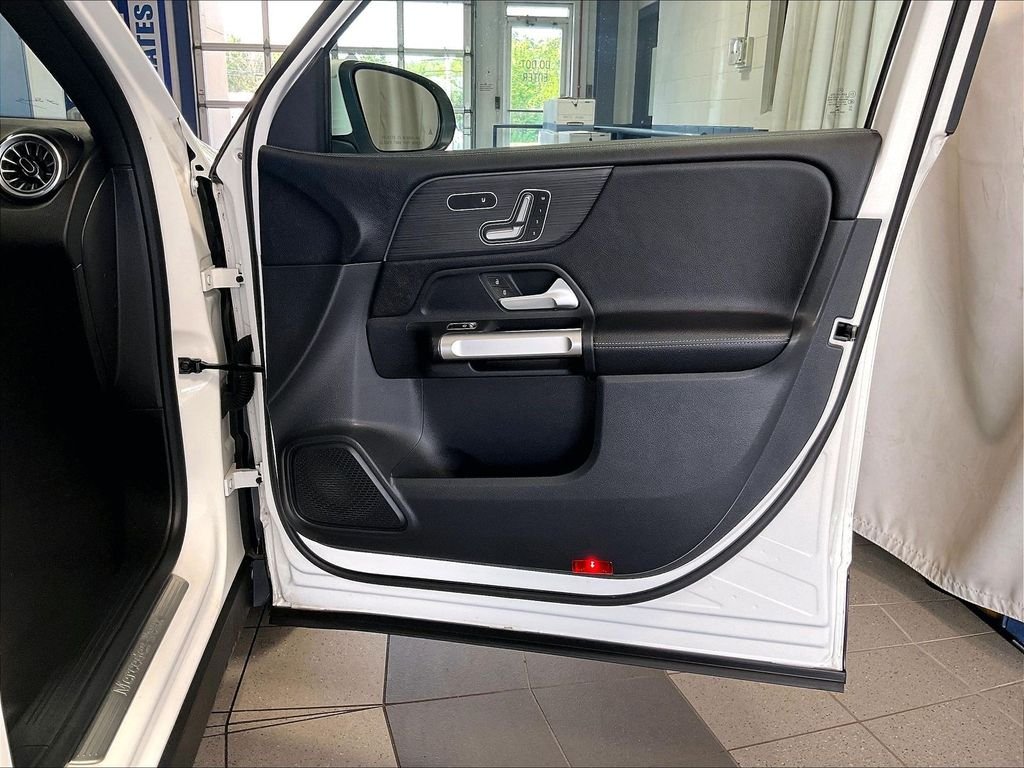 Used 2023 White Mercedes-Benz GLB 250 image 12