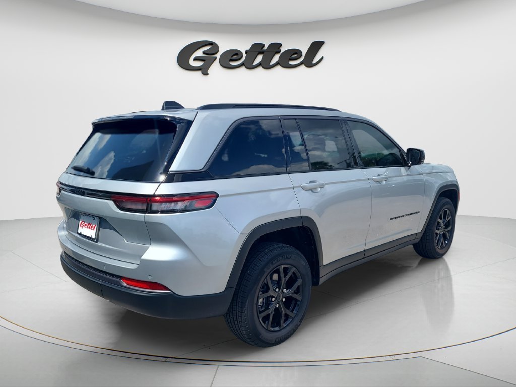 Used 2026 Silver Jeep Altitude image 5