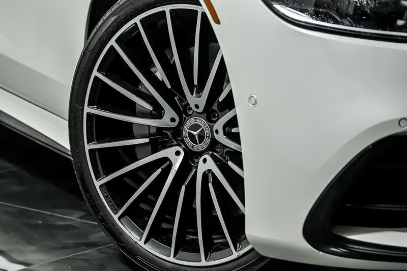 Used 2022 MANUFAKTUR Diamond White Metallic Mercedes-Benz S 580 4MATIC® image 3