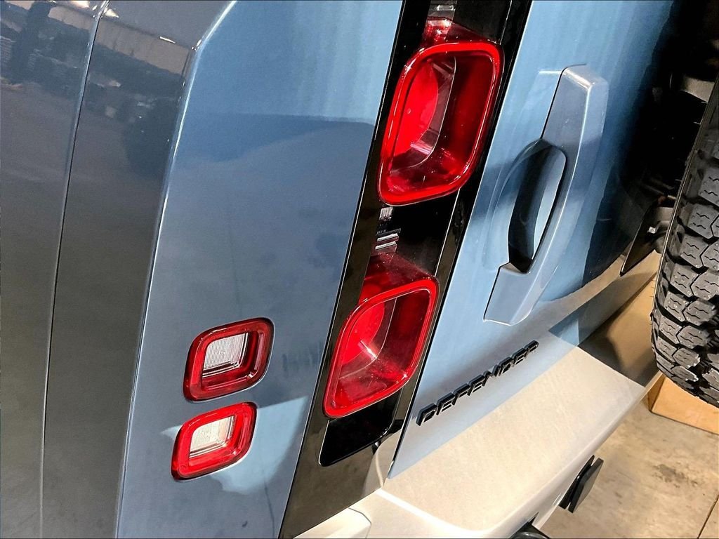 Used 2025 Blue Land Rover S image 35