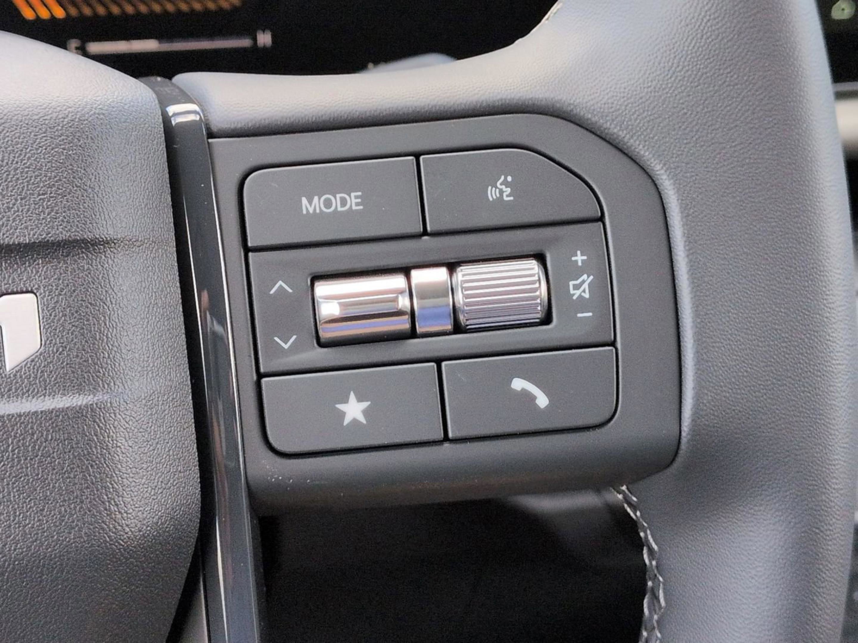 New 2027 Ivory Silver Kia S image 27