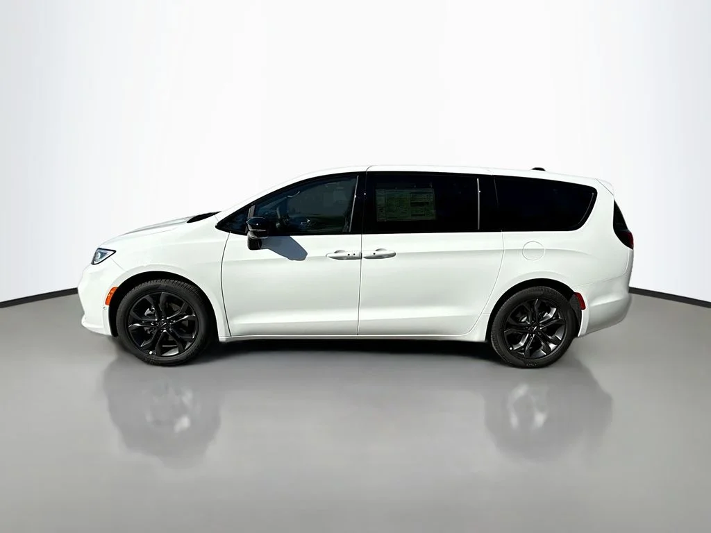 New 2026 Bright White Clearcoat Chrysler Select image 7
