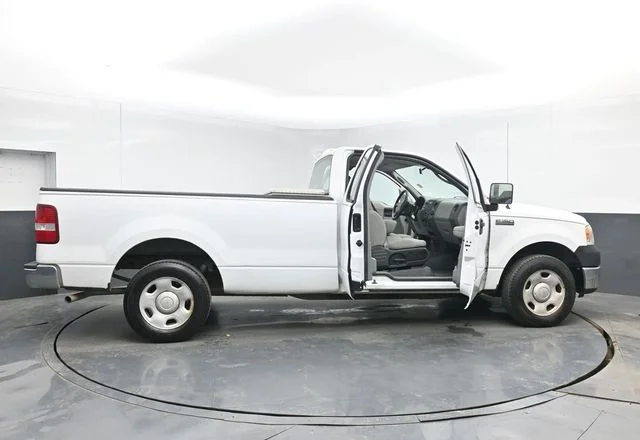 Used 2007 White Ford  image 46