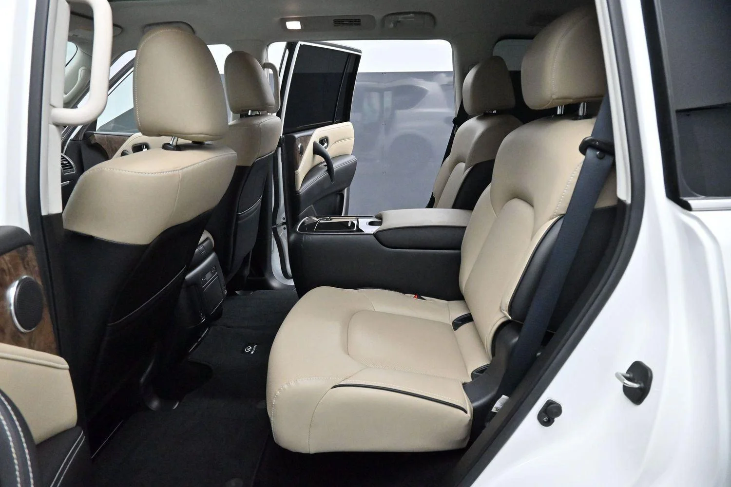 Used 2023 Moonstone White INFINITI PREMIUM SELECT image 36