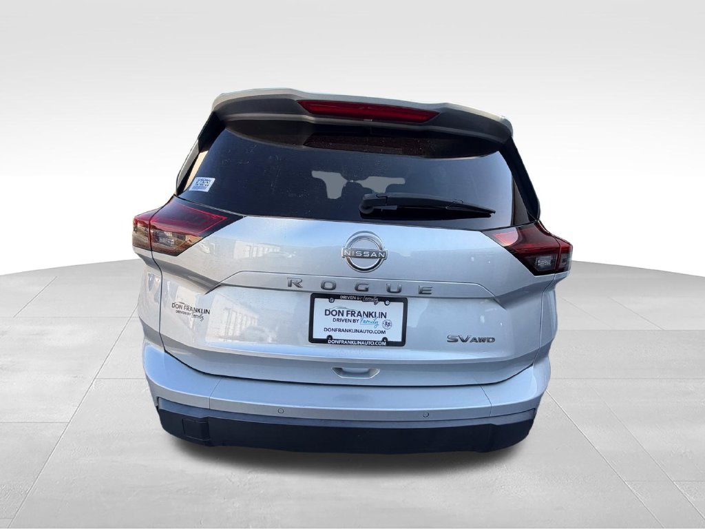 Used 2024 Silver Nissan SV image 5