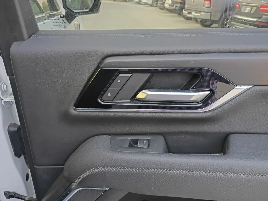 Used 2025 White GMC Denali image 14