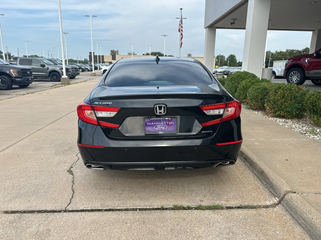 Used 2018 Crystal Black Pearl Honda Touring 1.5T image 14