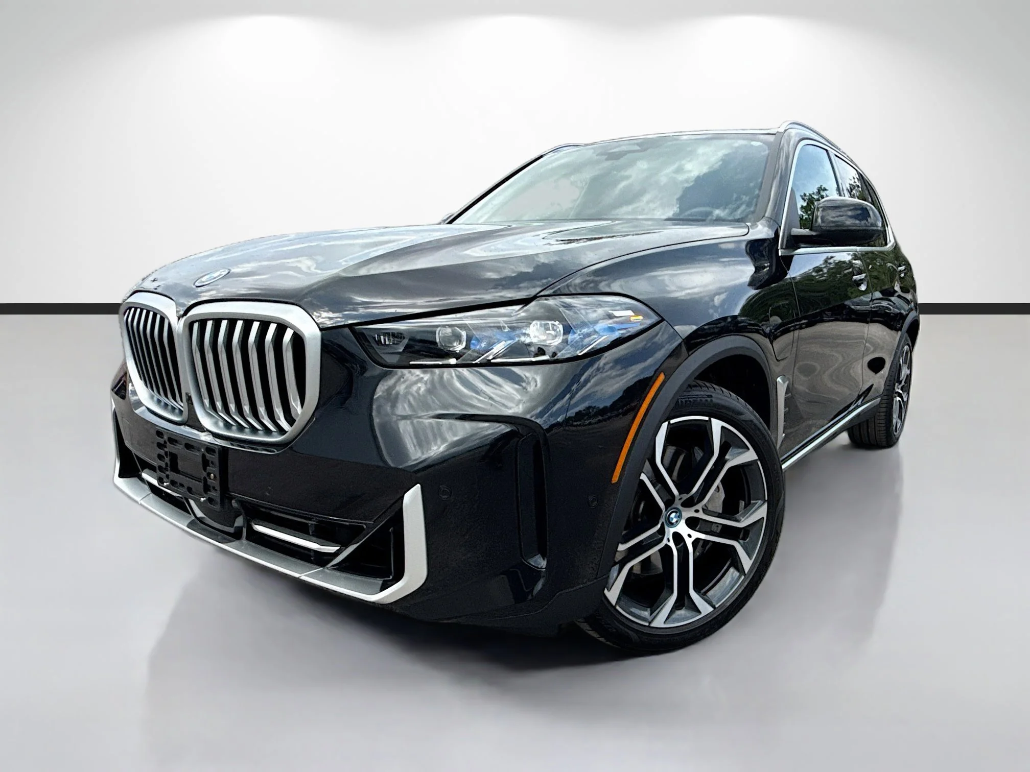 2025 BMW X5 xDrive50e's photo
