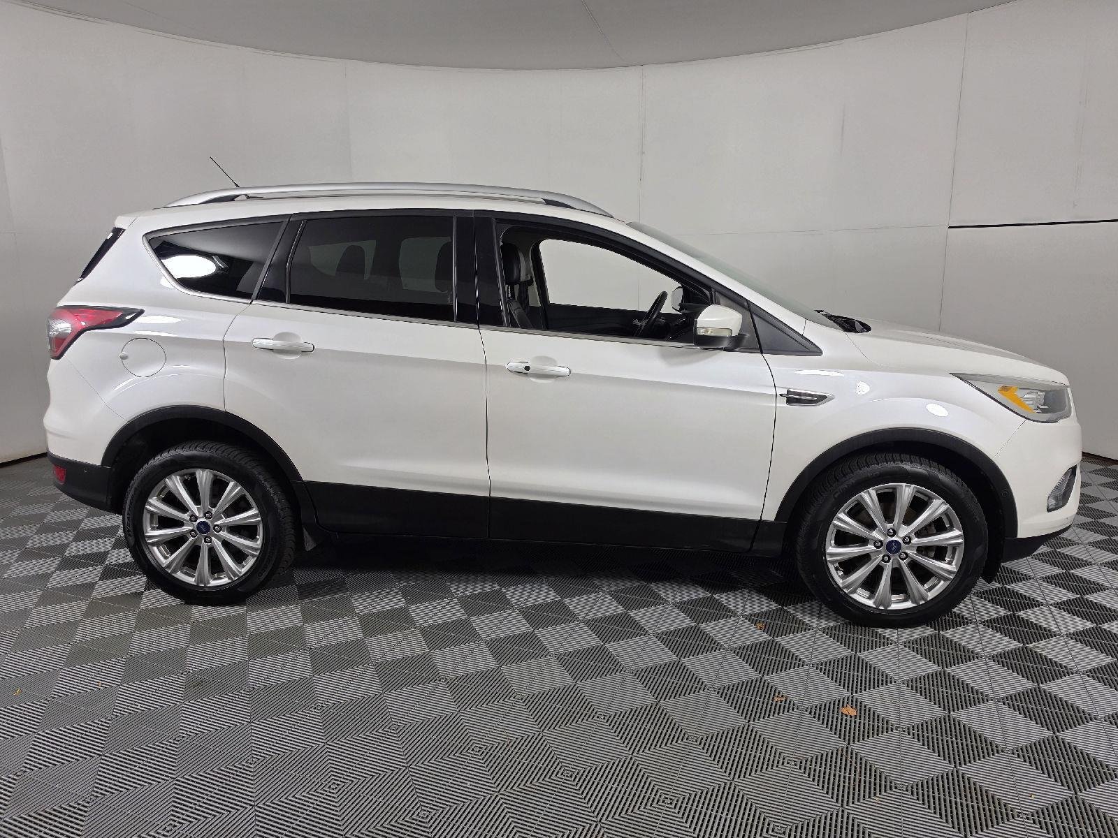 Used 2017 White Platinum Metallic Tri-Coat Ford Titanium image 11