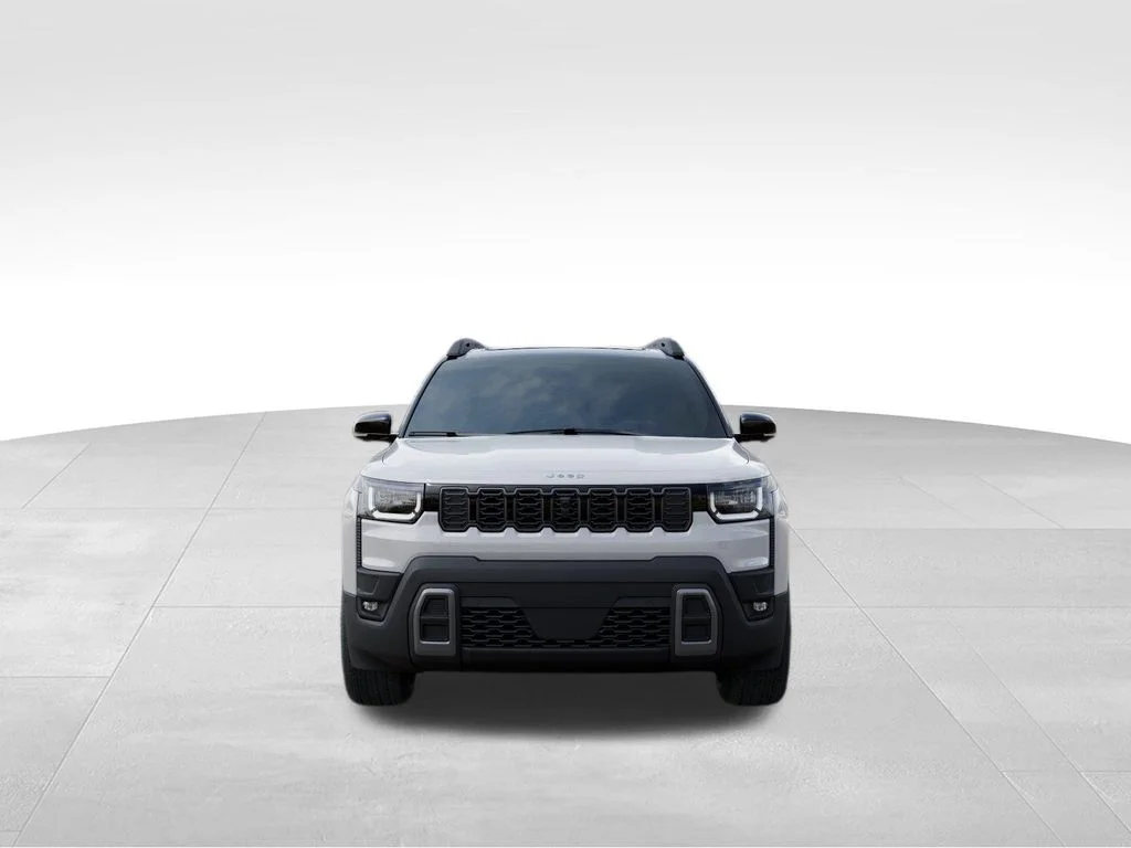 New 2026 Bright White Clear-Coat Exterior Paint Jeep Overland image 7
