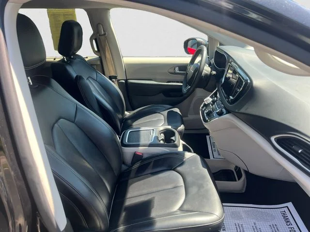 Used 2023 Black Chrysler Touring L image 15