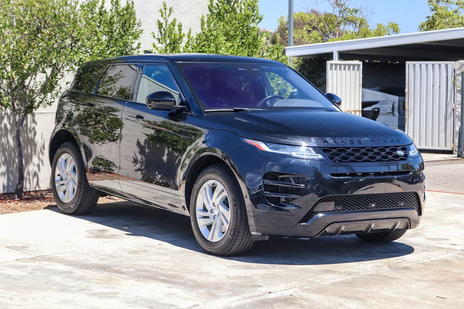 Used 2021 Black Land Rover R-Dynamic SE image 3