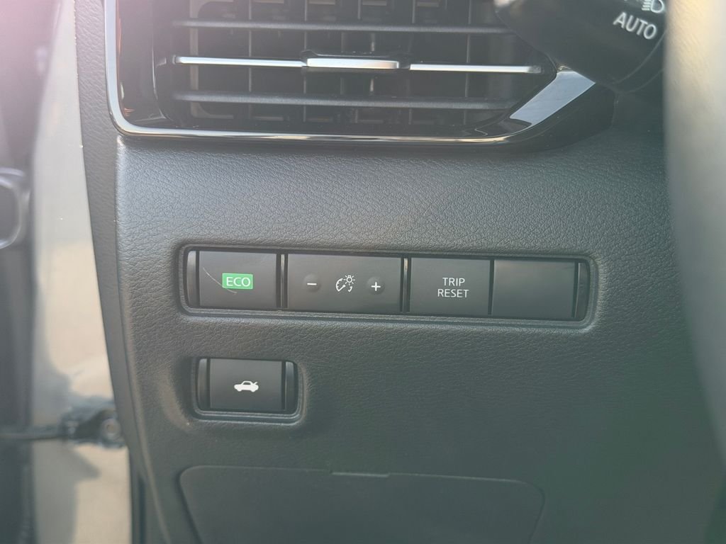 Used 2020 Gray Nissan SV image 27