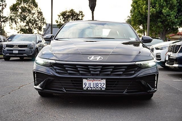 Used 2024 Black Hyundai SE image 3