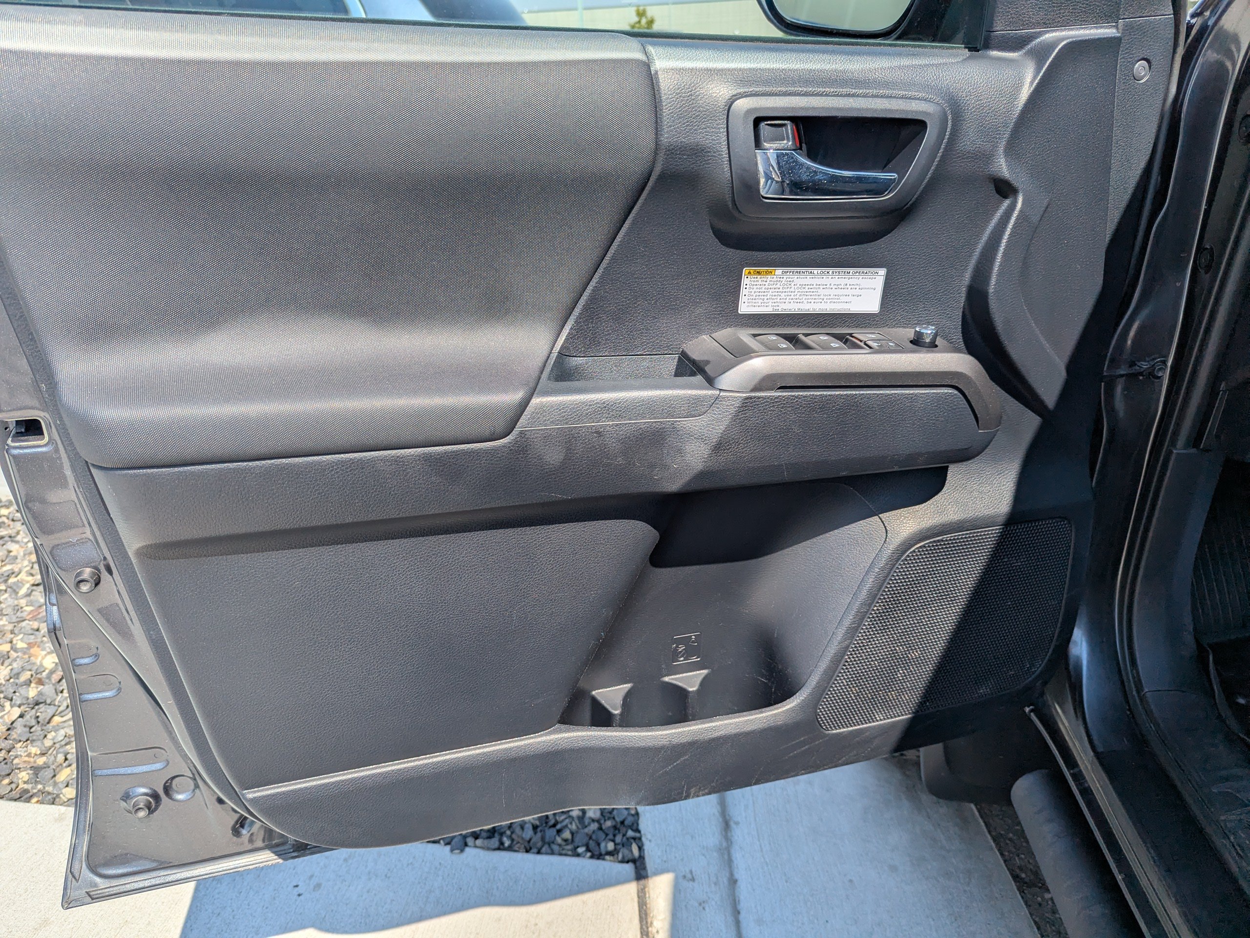Used 2018  Toyota SR image 10