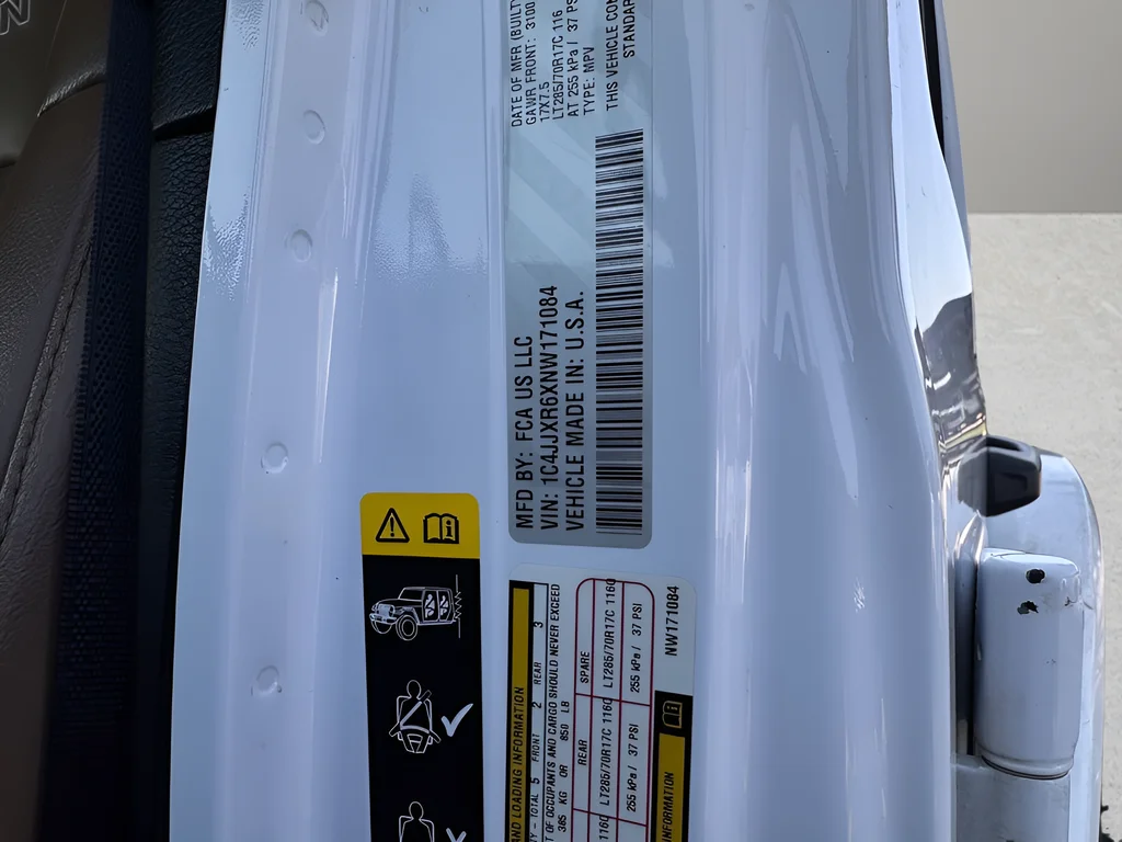 Used 2022 White Jeep Unlimited Rubicon 4xe image 25
