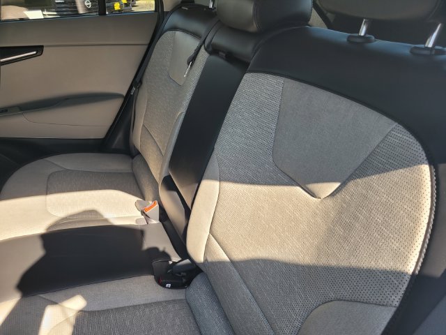Used 2023 White Kia Wave image 15