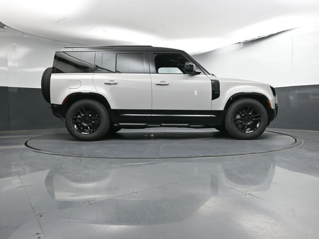 Certified Used 2026 Gray Land Rover X-Dynamic SE image 28