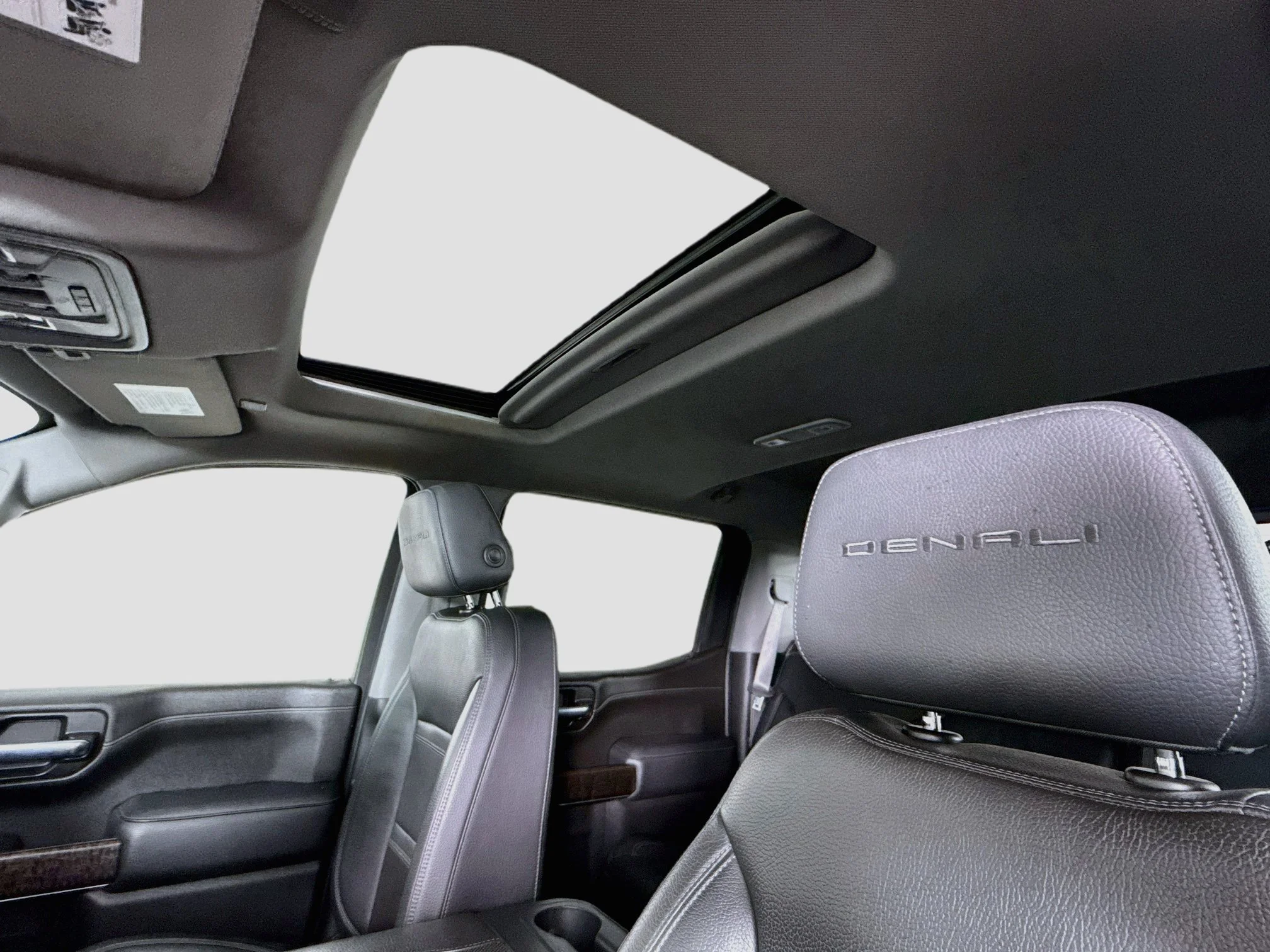 Used 2021 WHITE FROST TRICOAT GMC Denali image 23