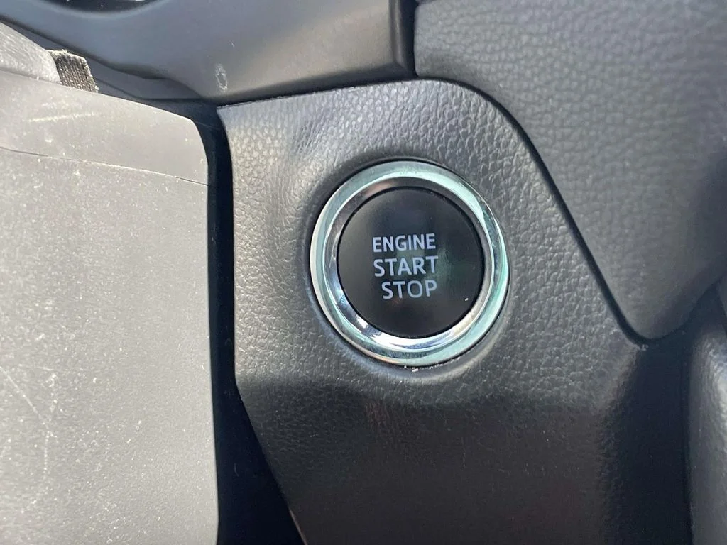 Used 2019  Toyota XLE image 26