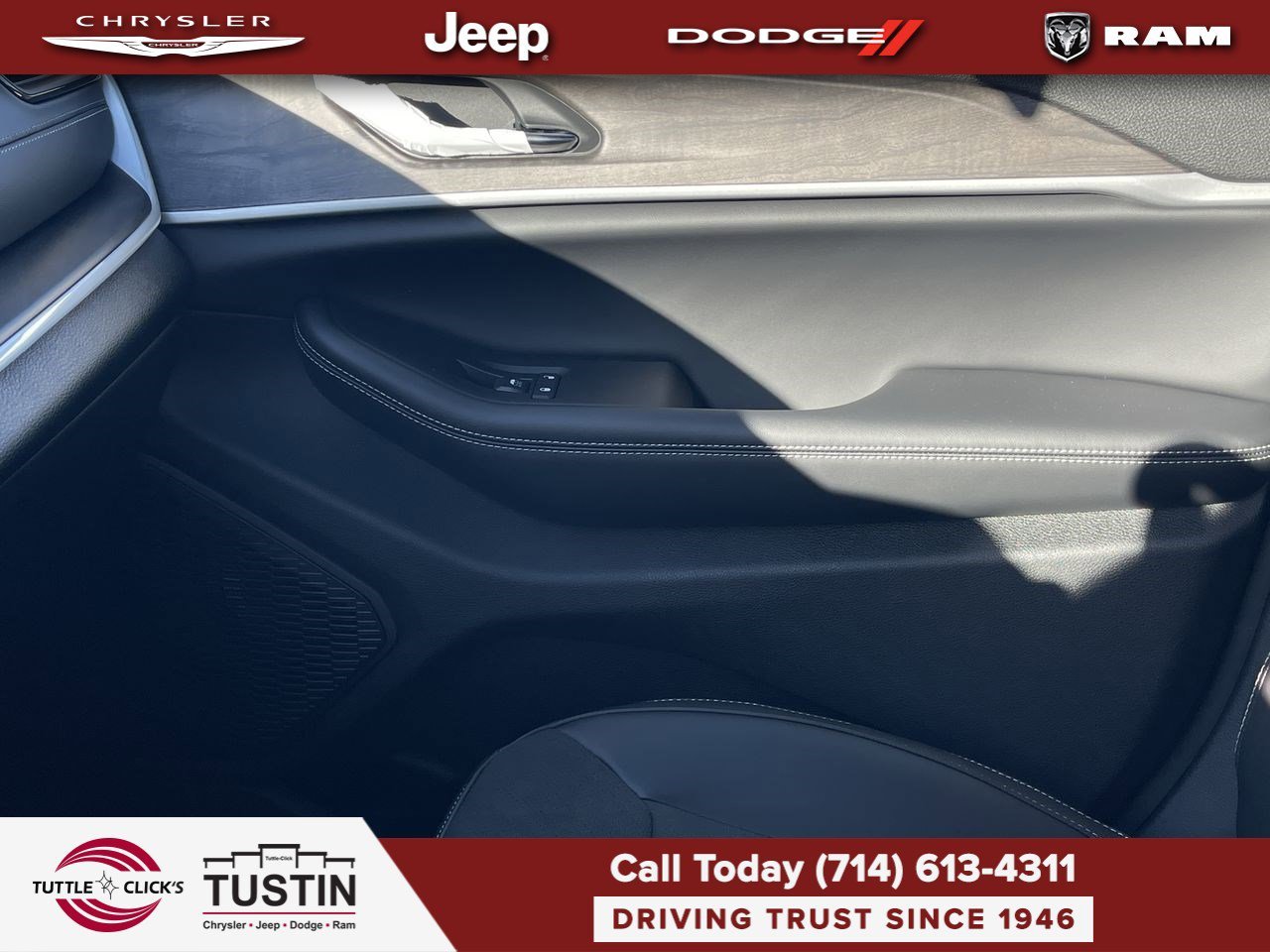 New 2026 Bright White Clear-Coat Exterior Paint Jeep Laredo Altitude image 21
