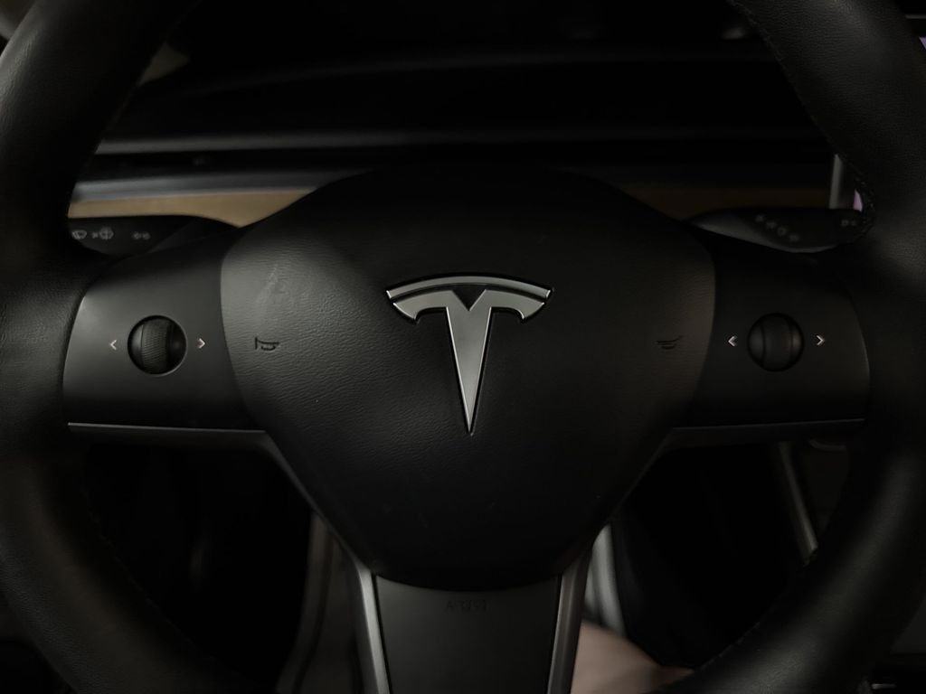 Used 2020 White Tesla Standard Range Plus image 22