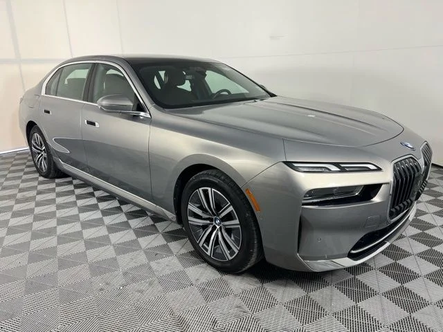2024 BMW i7 eDrive50's photo