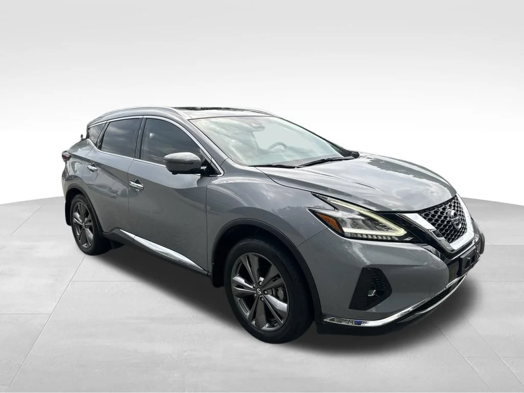Used 2021 Gray Nissan Platinum image 8