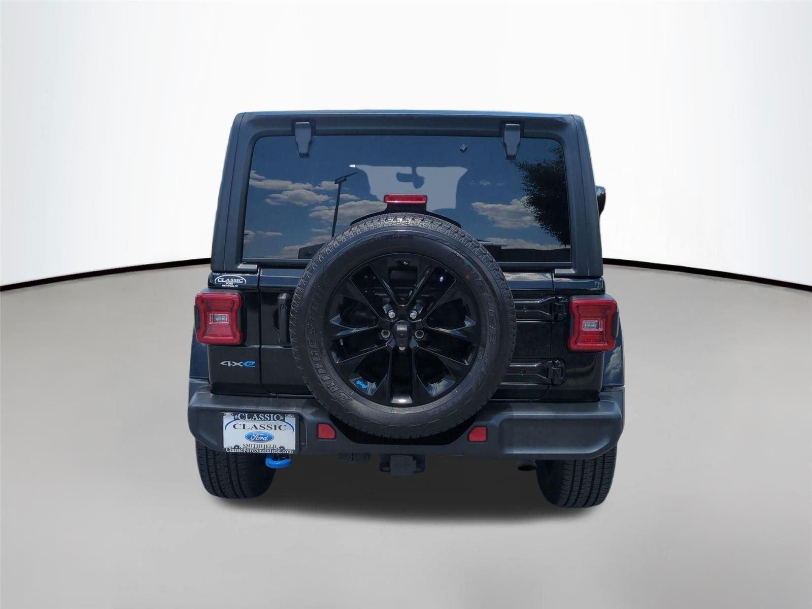 Used 2022 Black Clearcoat Jeep Unlimited Sahara image 4