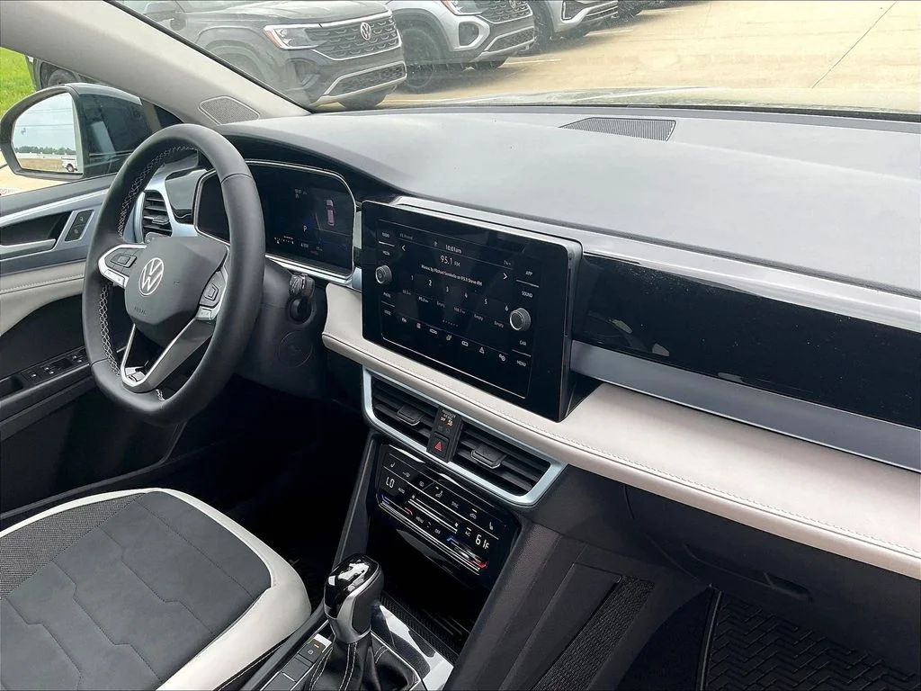New 2026 Black Volkswagen 1.5T SE image 28