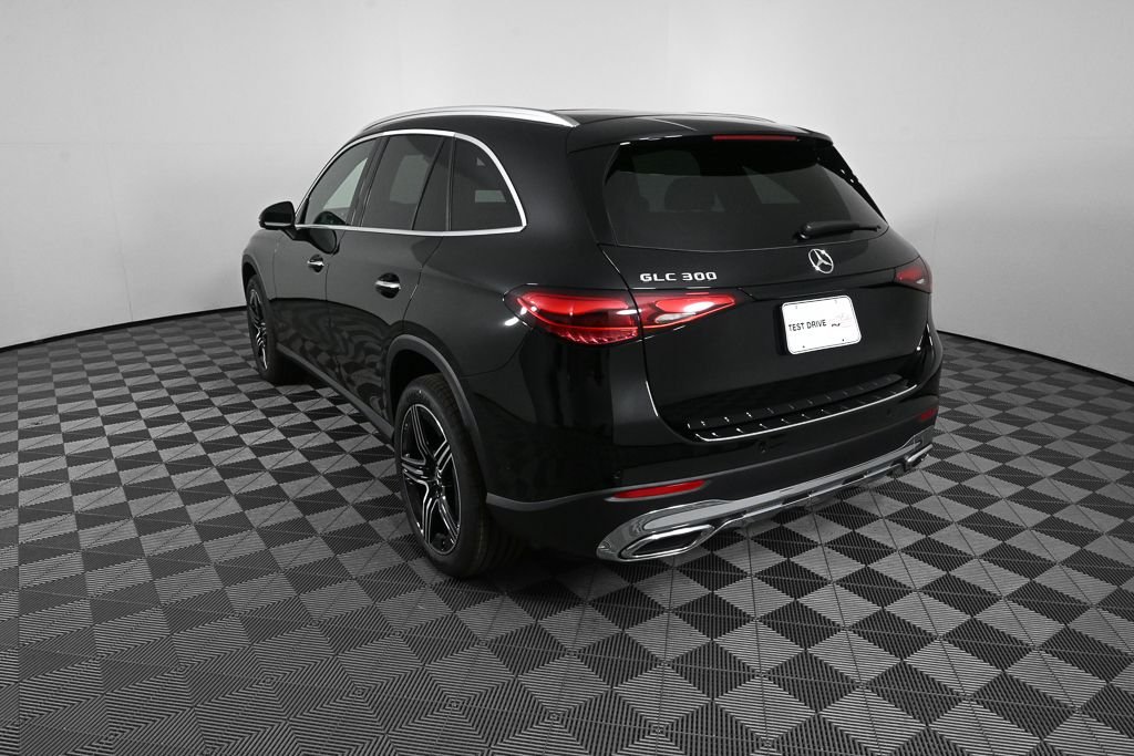 New 2026 Black Mercedes-Benz GLC 300 image 4