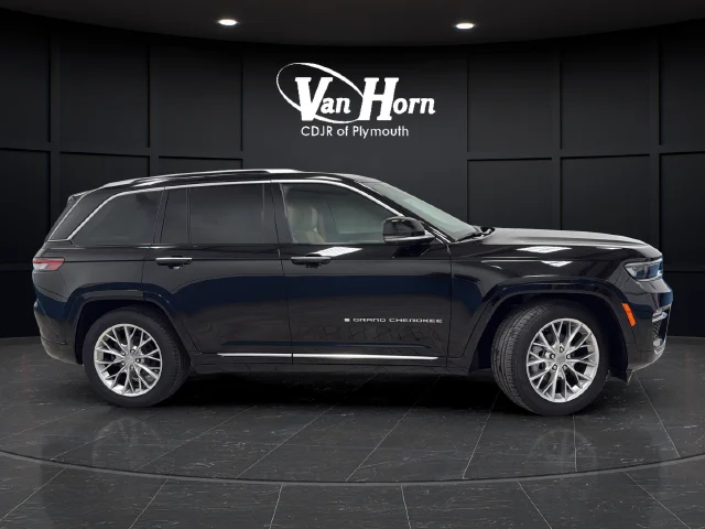 Used 2024 Diamond Black Jeep Summit image 8