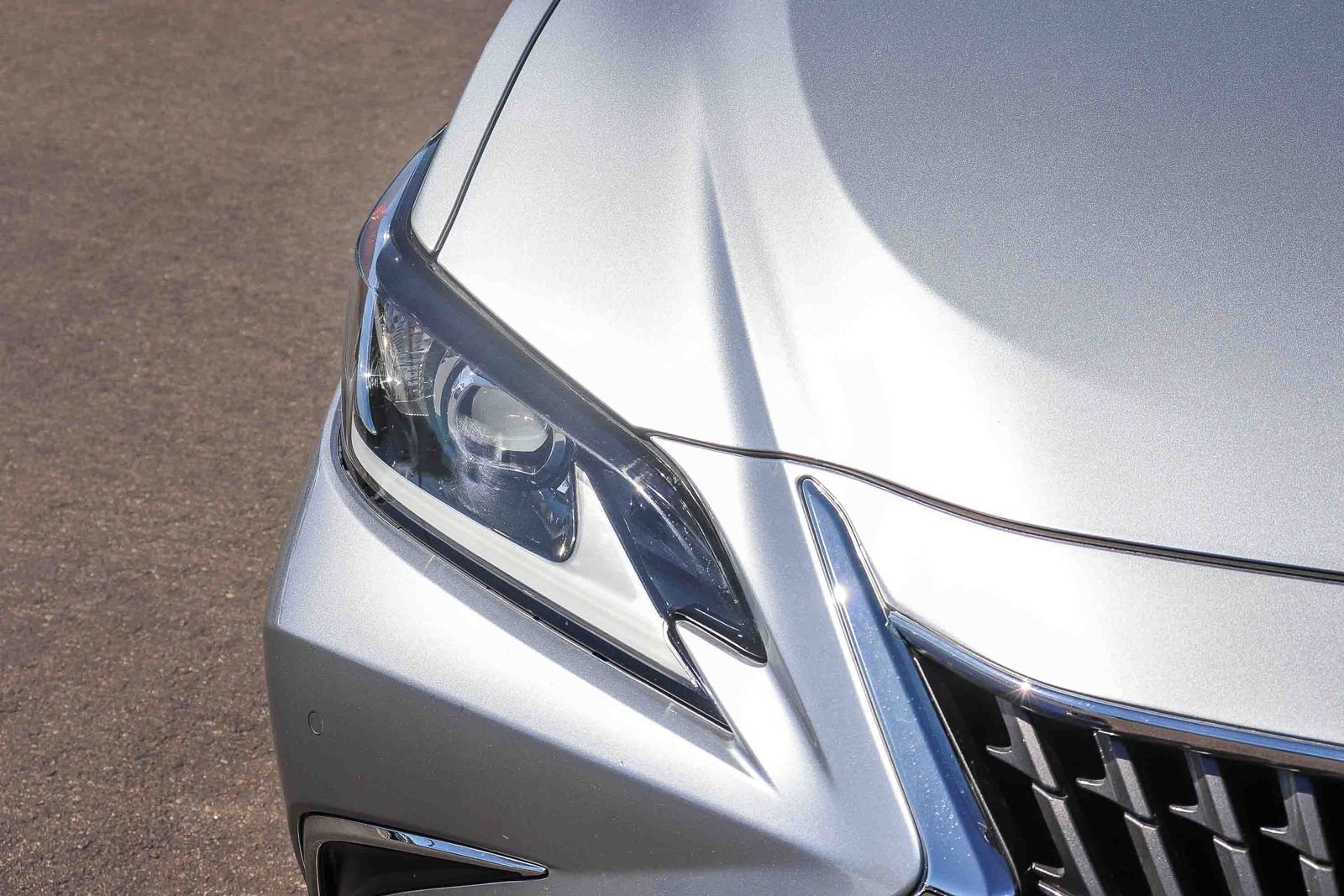 Certified Used 2022 Silver Lexus 300h image 11