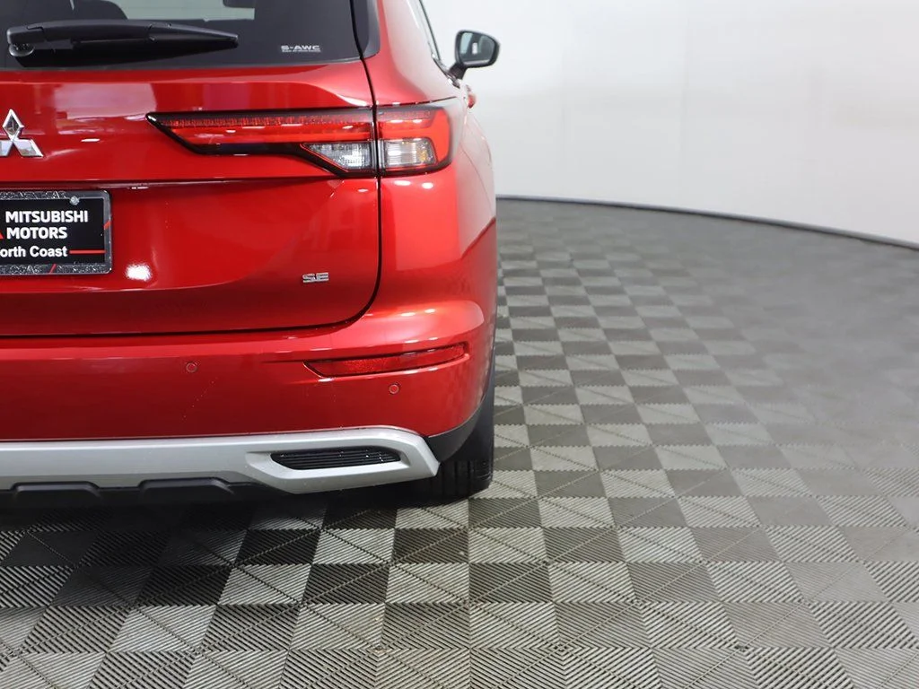 Used 2024 Red Mitsubishi SE image 17