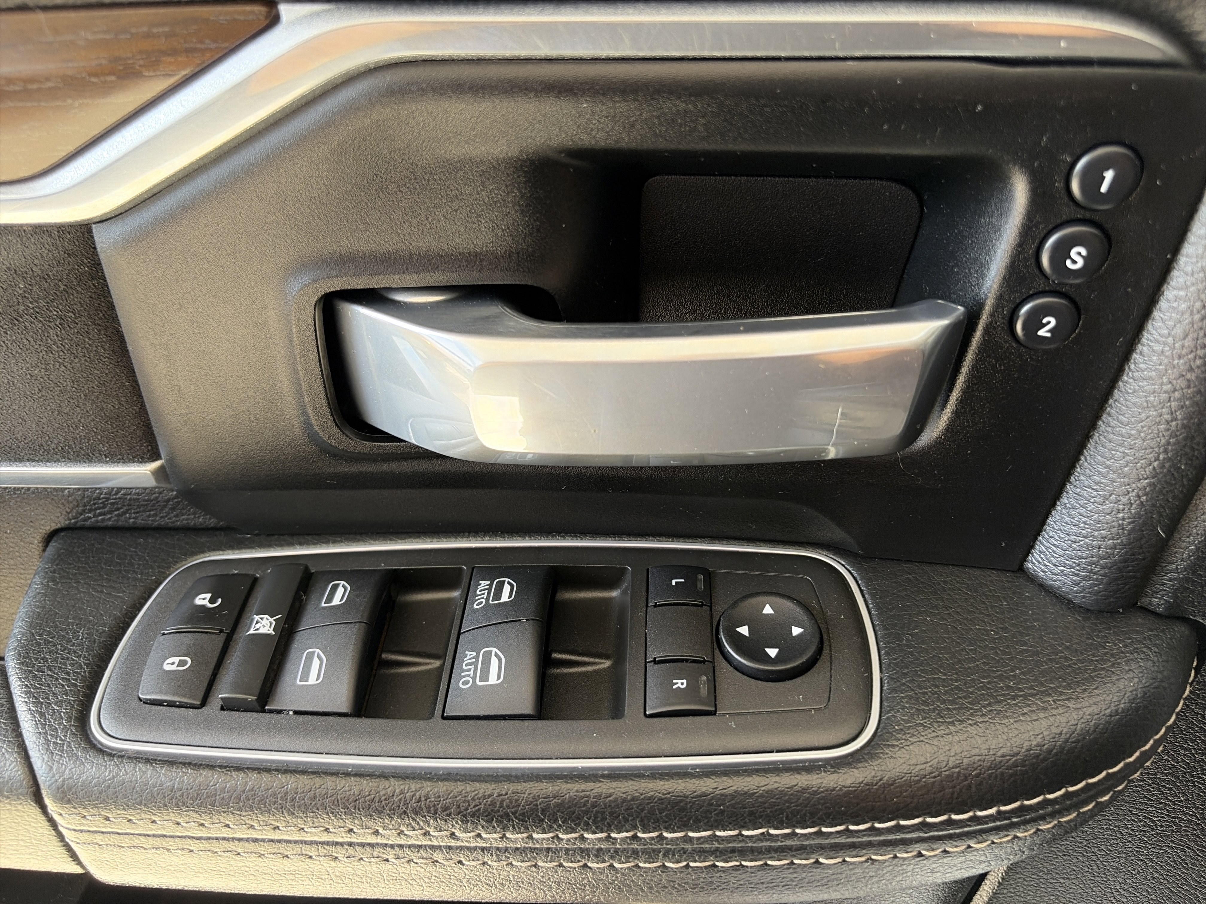 Used 2022 White Ram Laramie image 13