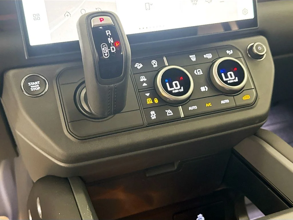 New 2026 Fuji White Land Rover X-Dynamic SE image 17