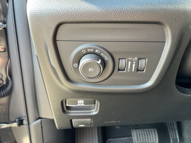 New 2026 Baltic Gray Metallic Clear-Coat Exterior Paint Jeep Limited Reserve image 22