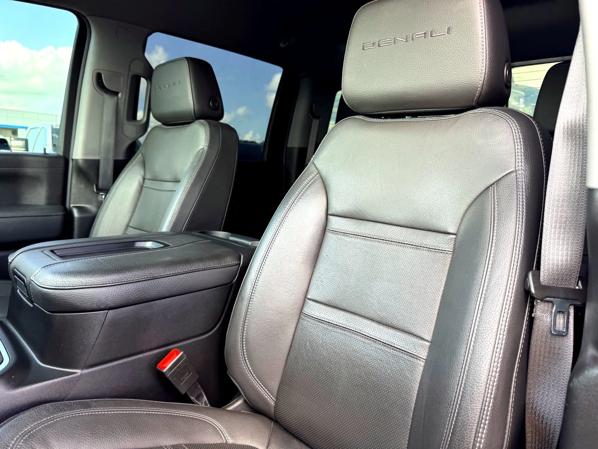 Used 2022 Onyx Black GMC Denali image 13