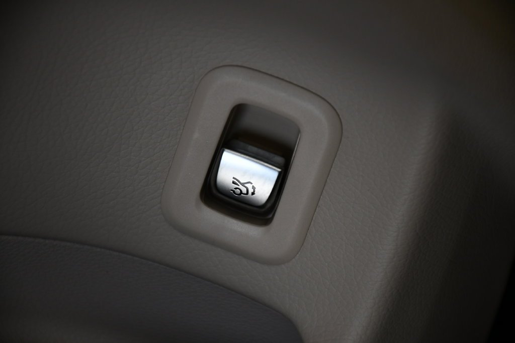 Certified Used 2022 Black Mercedes-Benz GLC 300 image 37
