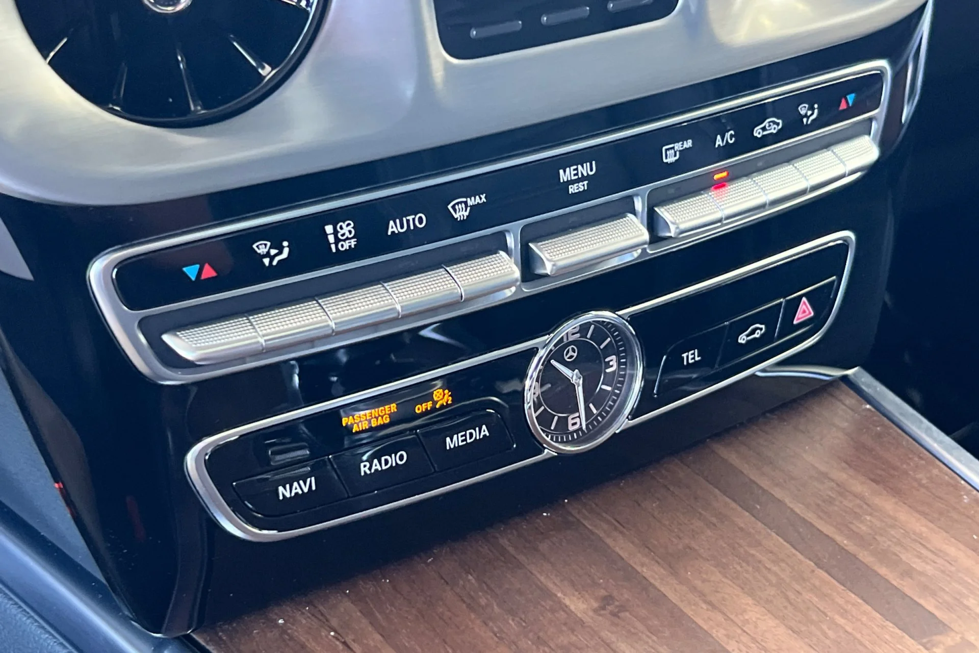 Used 2019 Polar White Mercedes-Benz G 550 4MATIC® SUV image 23