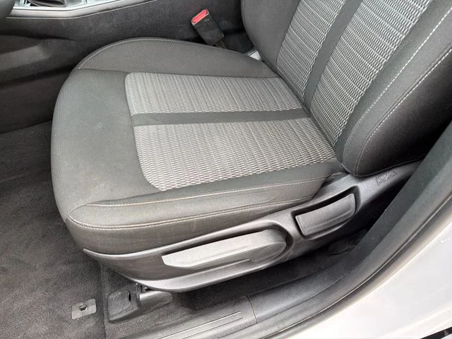 Used 2022 White Kia LX image 18