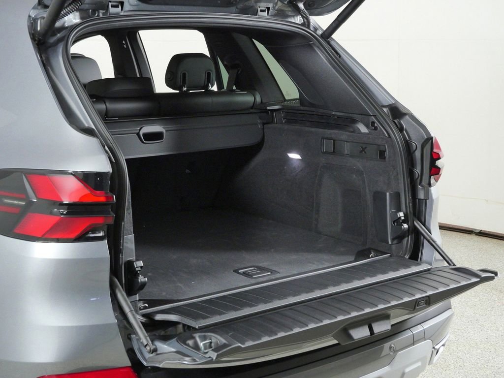Used 2026 Skyscraper Grey Metallic BMW xDrive40i image 30