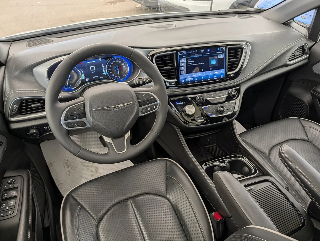 Used 2026 White Chrysler Limited - Nappa Leather - Heated Wheel - Remote Start - Panoramic Sunroof & More image 25