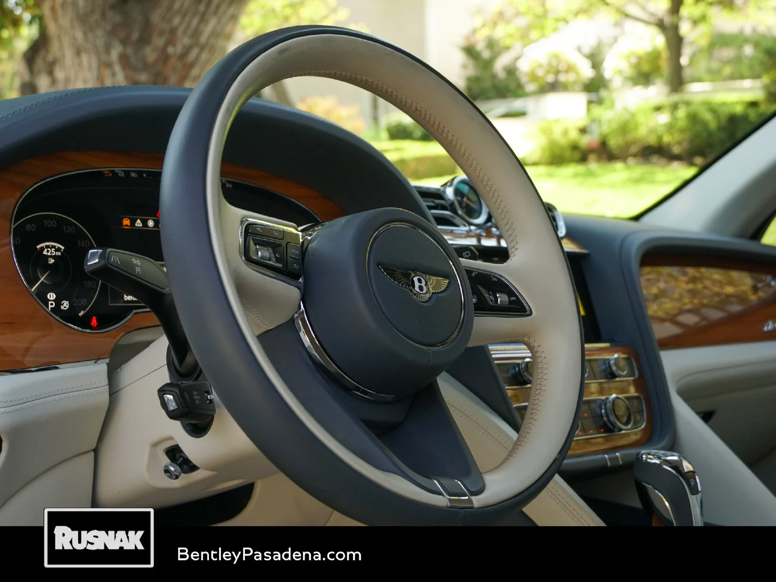 Certified Used 2023 Breeze by Mulliner Bentley Azure image 17