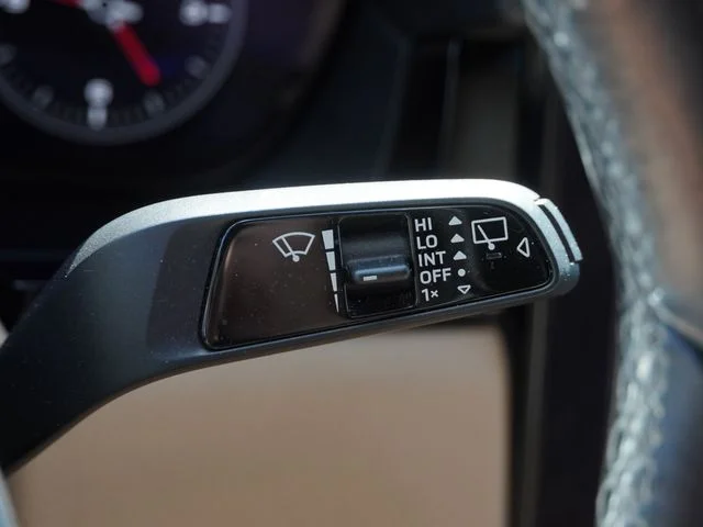 Used 2020  Porsche Base image 31