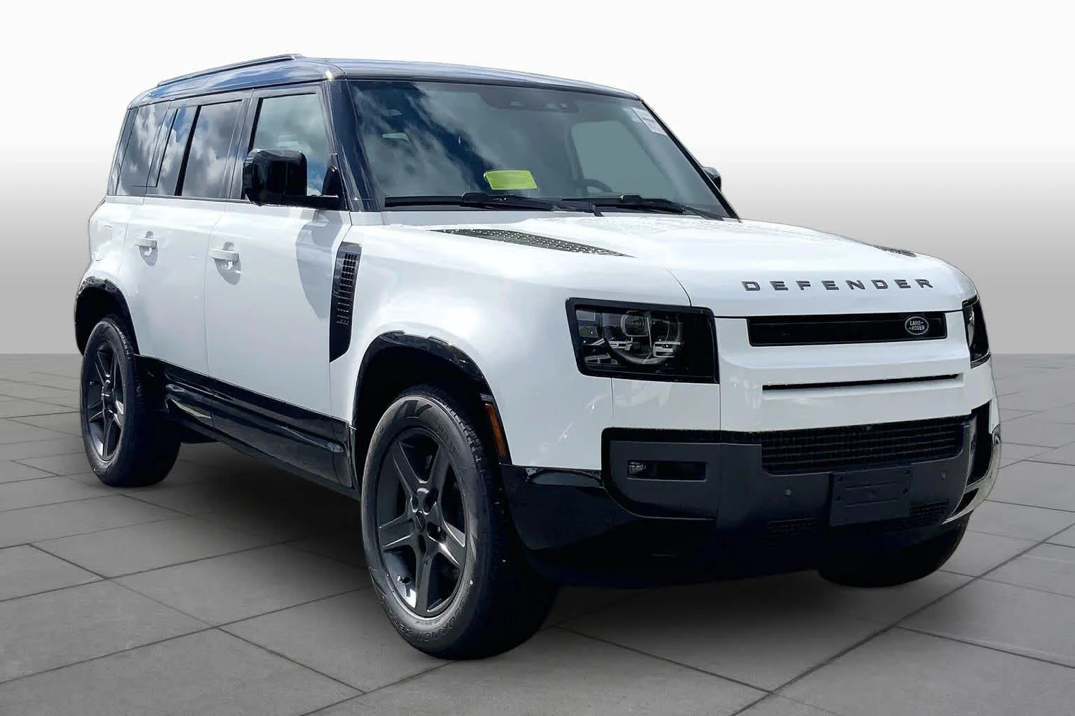 New 2026 Fuji White Land Rover X-Dynamic SE image 17