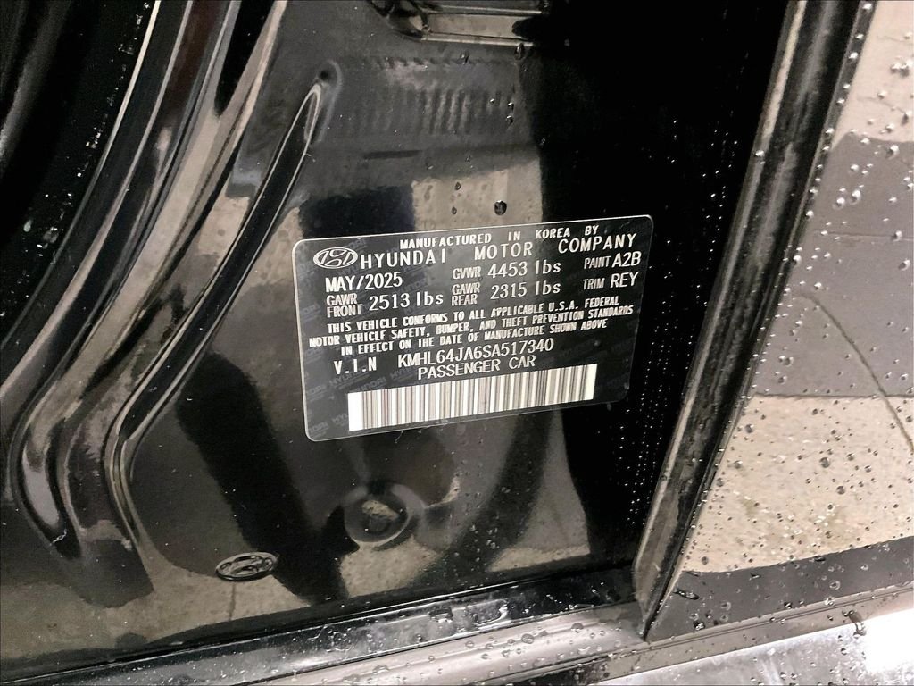 Used 2025 Black Hyundai SEL image 35