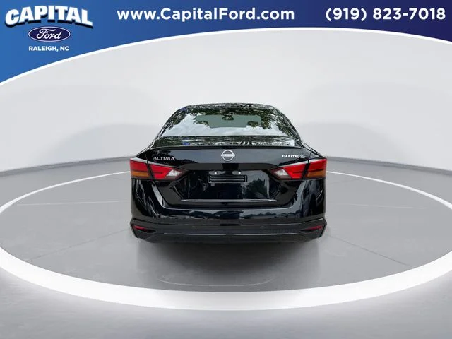 Used 2025 Black Nissan 2.5 SV image 7