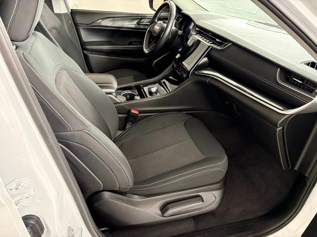 Used 2022 White Jeep Laredo image 44