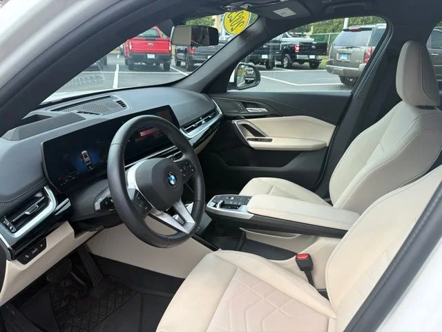 Used 2025 White BMW xDrive28i image 13